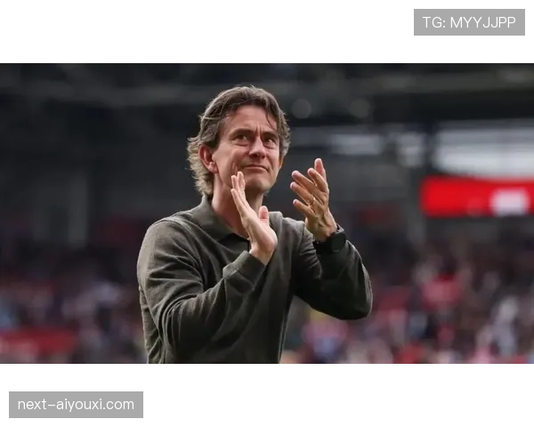 热刺高位压迫战术下，防线空当频现，快速反击威胁加剧